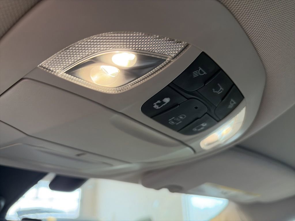 Used 2017 Chrysler Pacifica Touring-L image 34