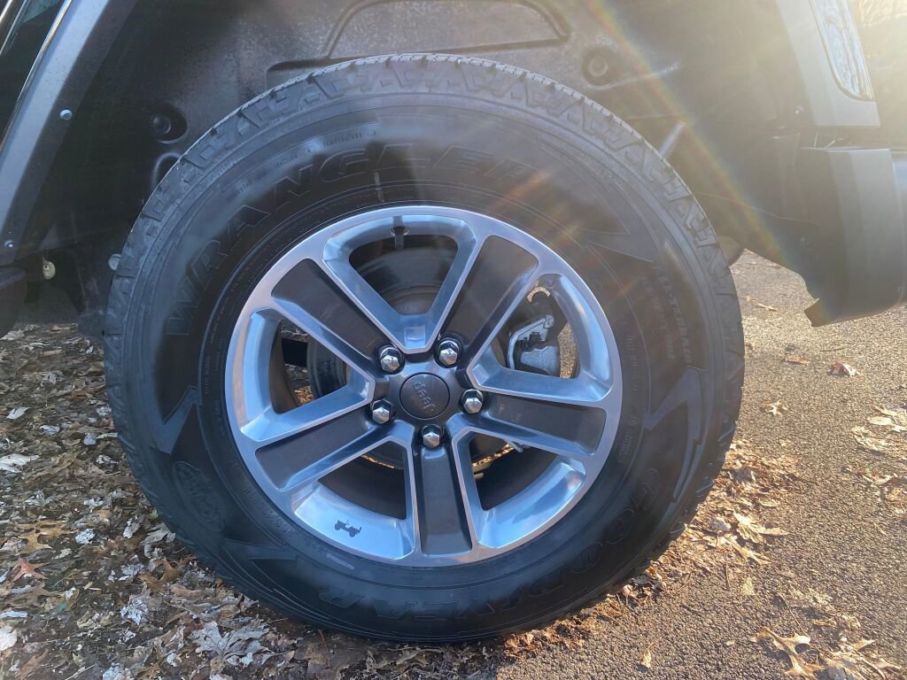 Used 2022 Jeep Wrangler Unlimited Sahara w/ Cold Weather Group image 25