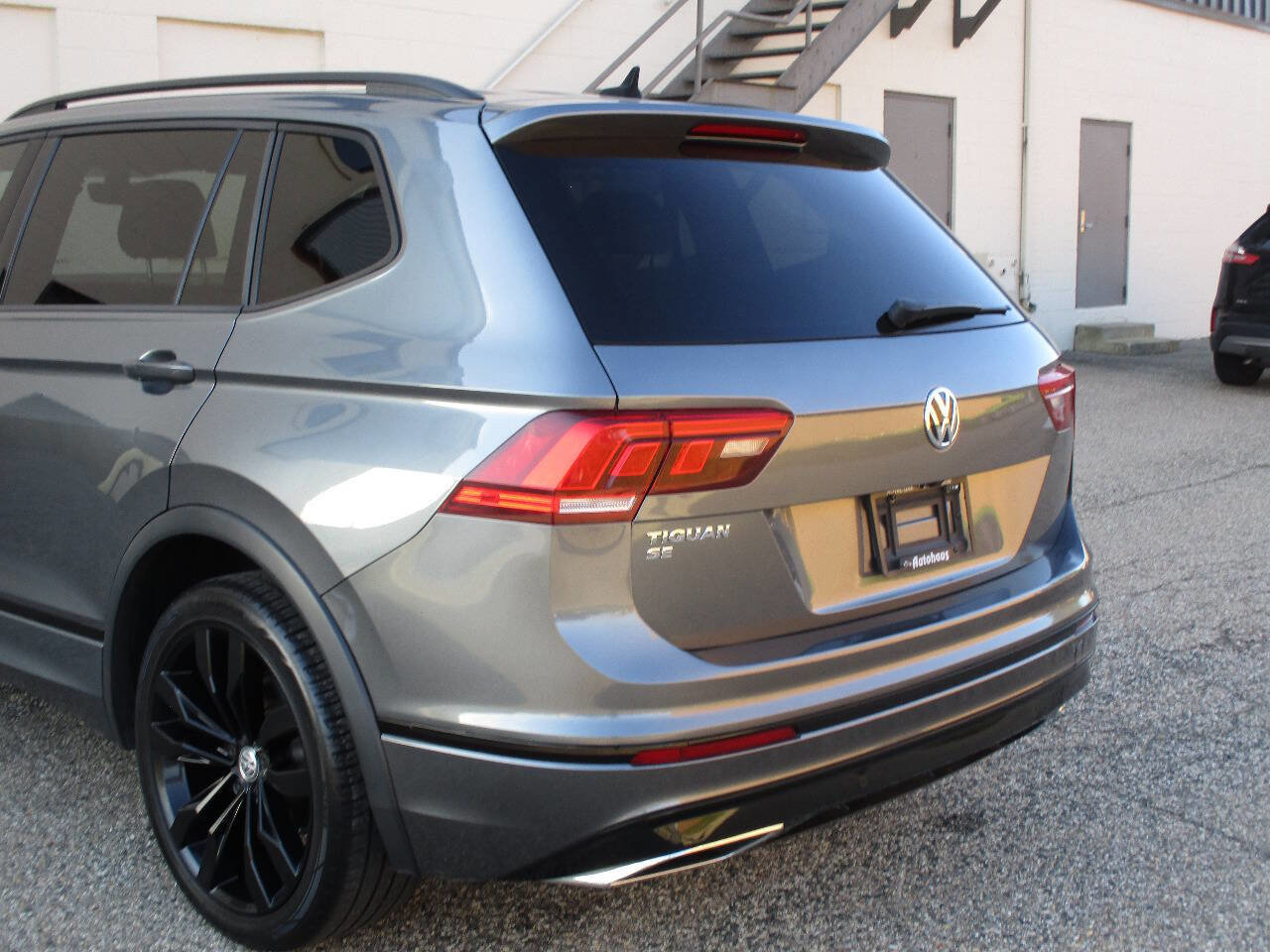 Used 2021 Volkswagen Tiguan SE R-Line image 43