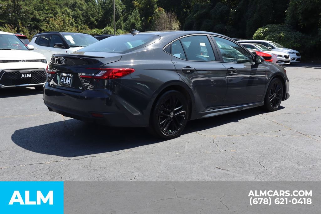 Used 2025 Toyota Camry SE image 6