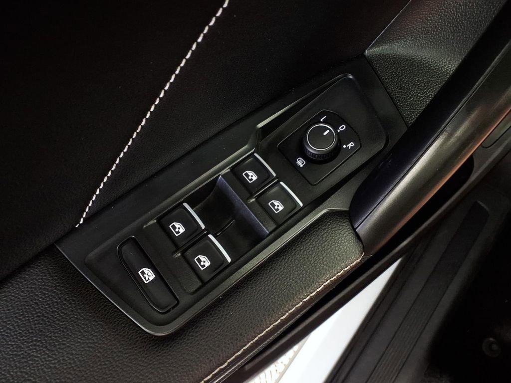 Used 2022 Volkswagen Tiguan SE w/ Panoramic Sunroof Package image 25