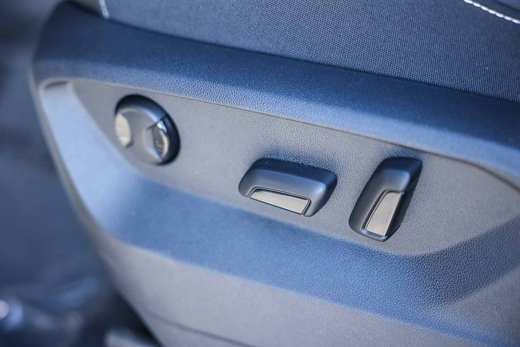 New 2026 Volkswagen Atlas SE image 32