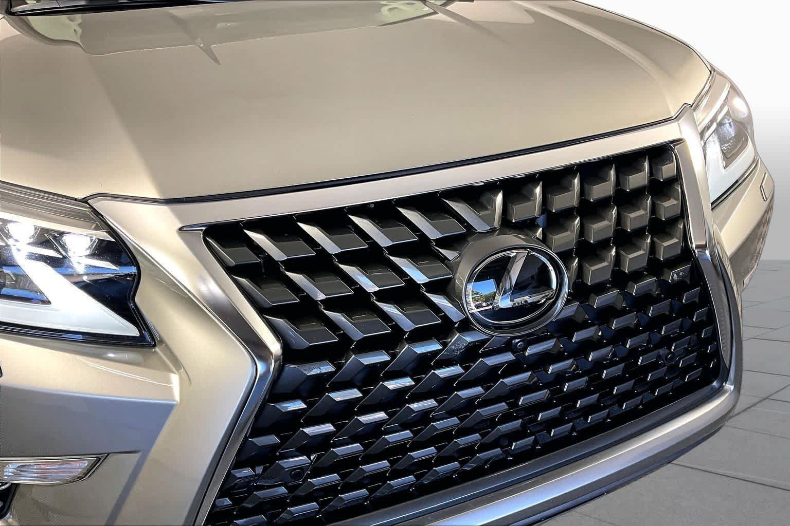 Used 2022 Lexus GX 460 Luxury w/ Accessory Package AWD/4WD image 28