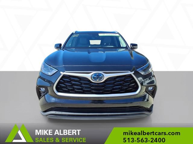 Used 2023 Toyota Highlander XLE image 2