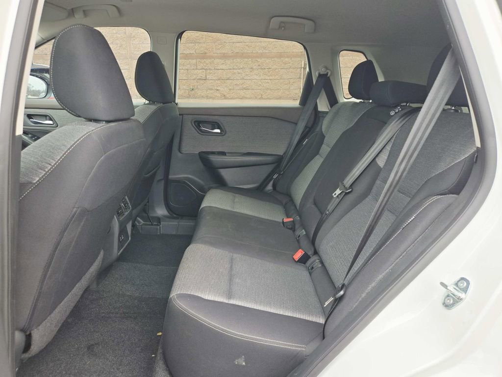 Used 2023 Nissan Rogue SV image 12