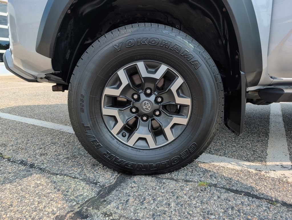 Used 2020 Toyota Tacoma TRD Off-Road w/ Technology Package AWD/4WD image 32