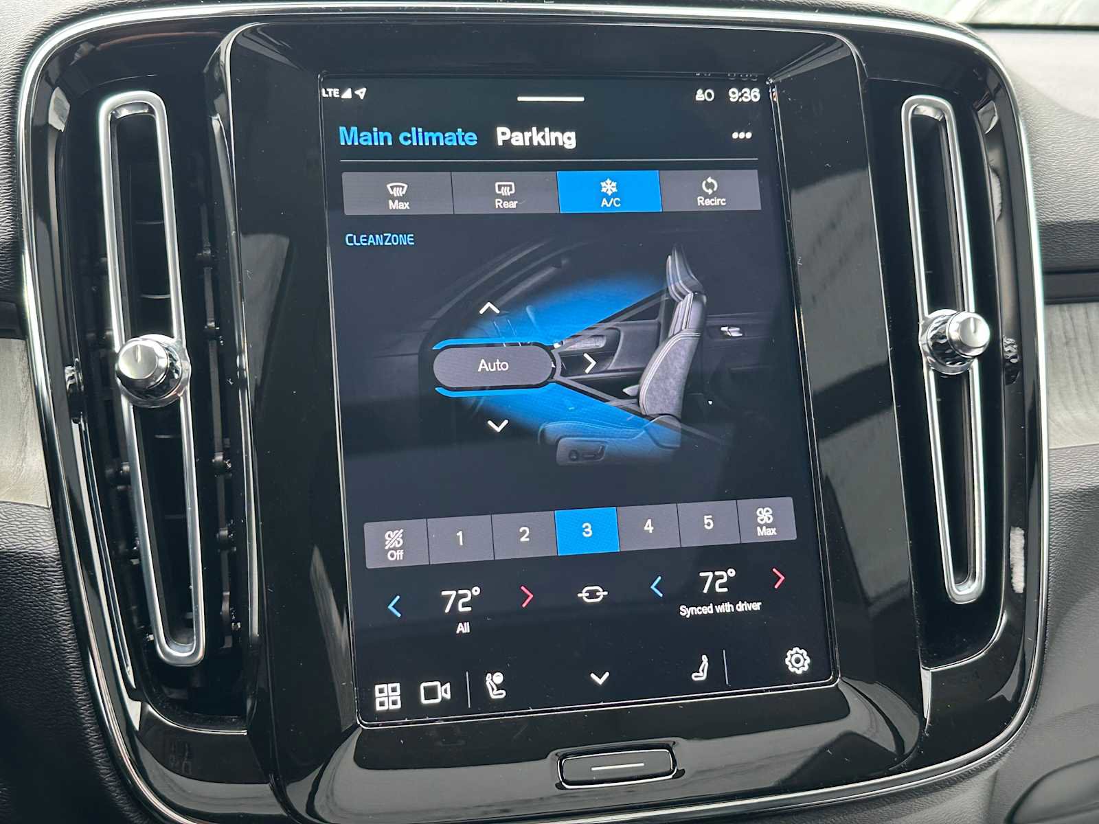 Used 2025 Volvo XC40 B5 Plus w/ Protection Package Premier image 28