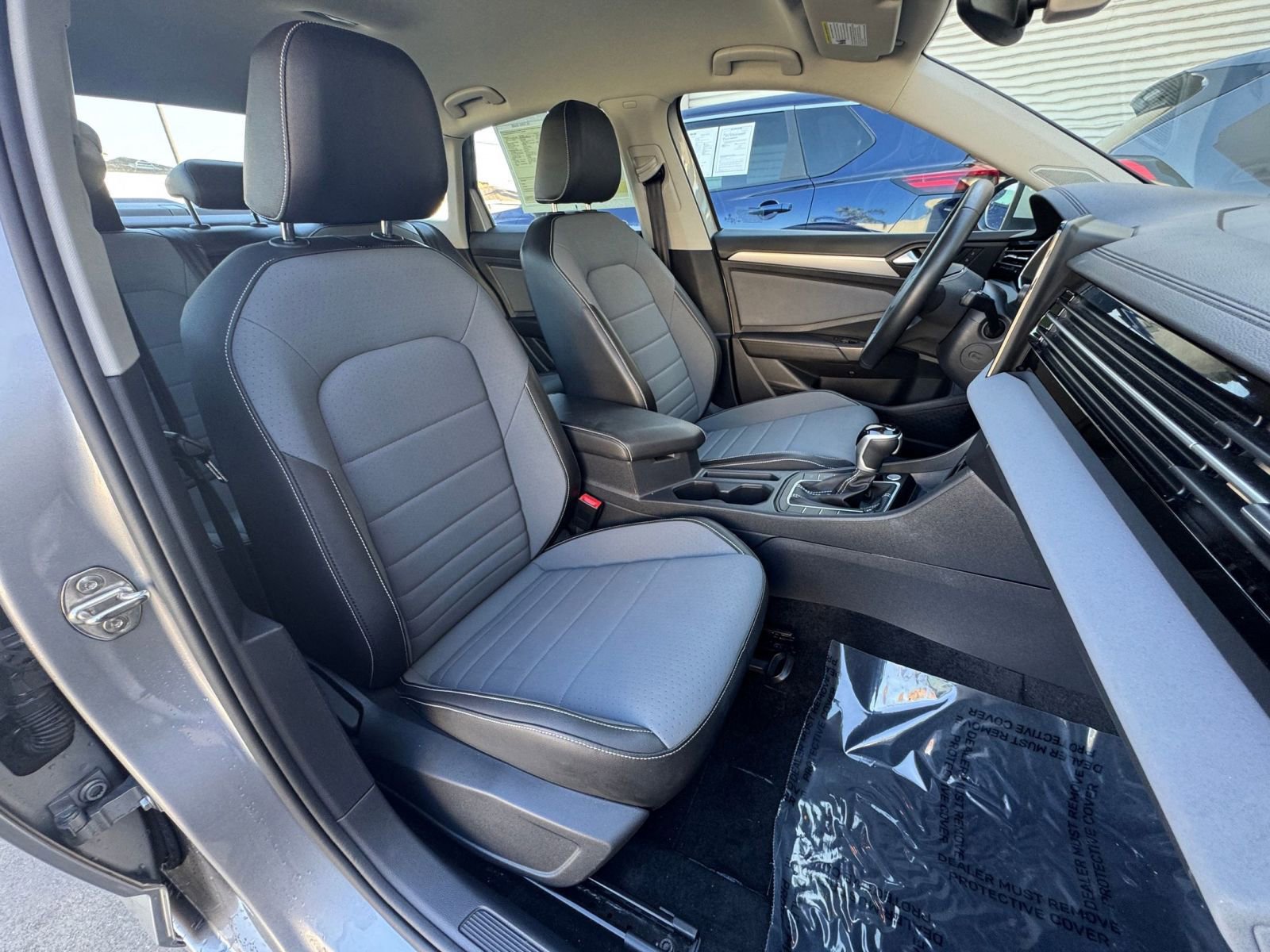 Used 2025 Volkswagen Jetta SE FWD image 36