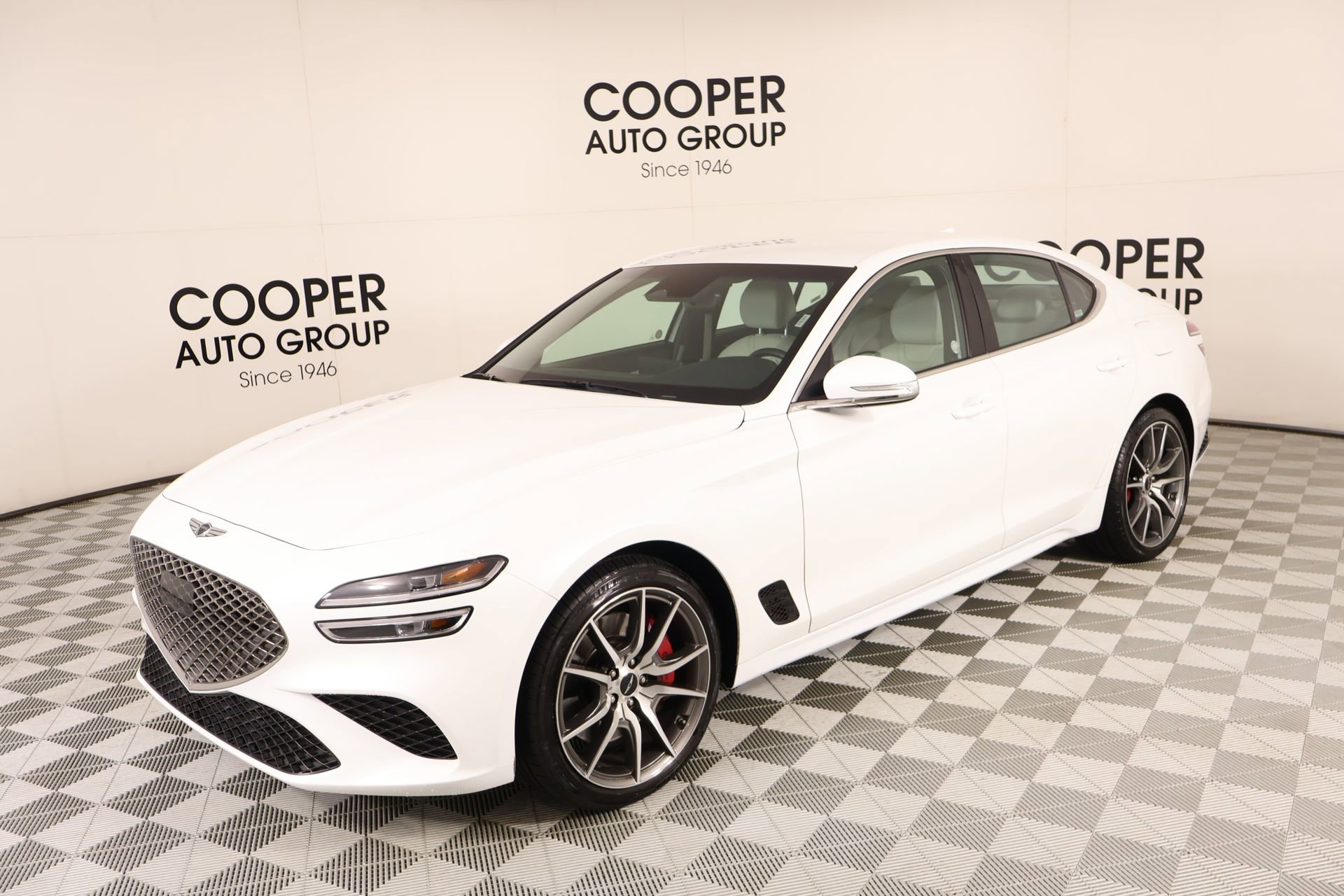 Used 2025 Genesis G70 2.5T image 9