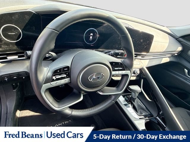 Used 2023 Hyundai Elantra SEL w/ Convenience Package image 13