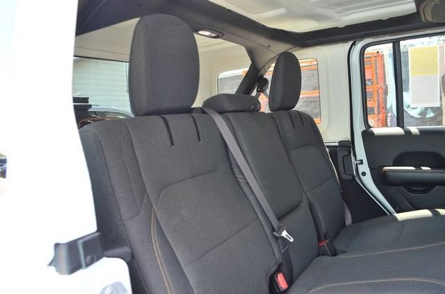 Used 2024 Jeep Wrangler Unlimited Sahara AWD/4WD image 36