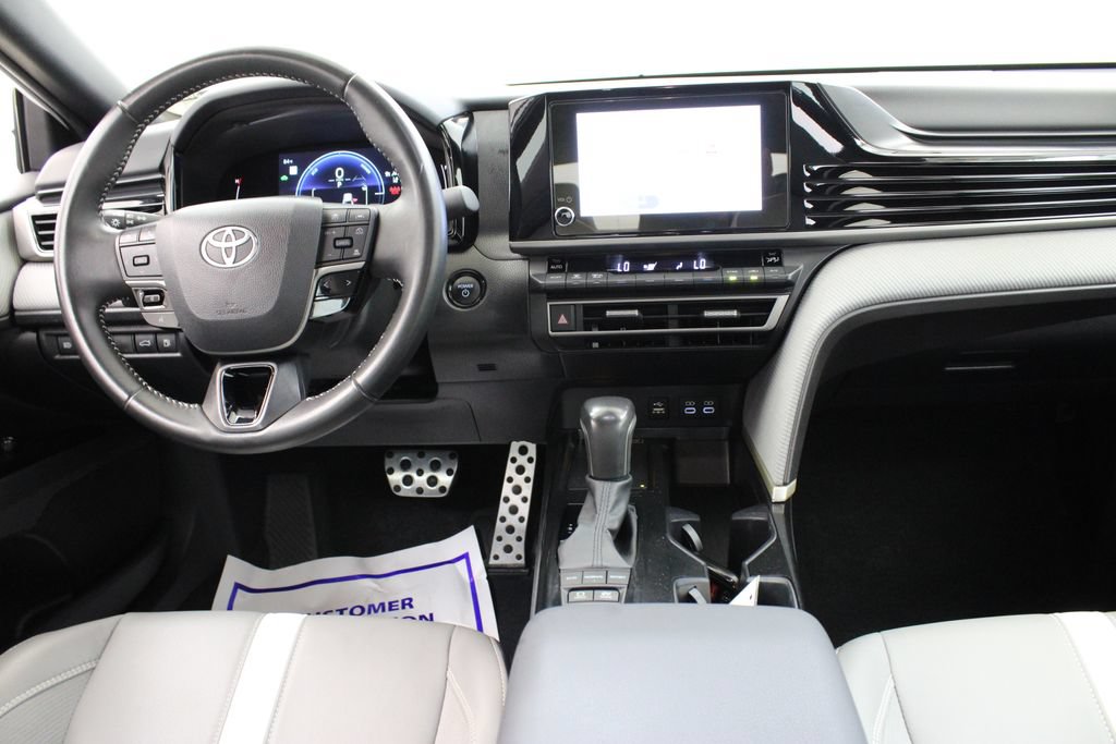Used 2025 Toyota Camry SE FWD image 9
