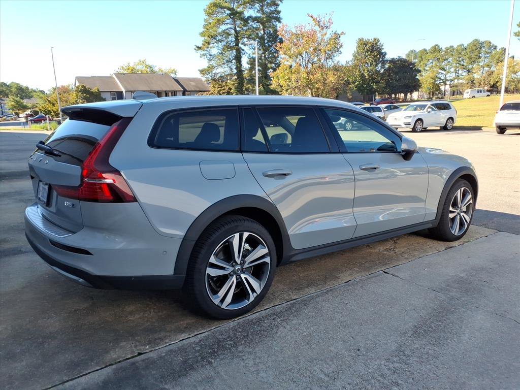 New 2025 Volvo V60 B5 Cross Country Plus w/ Protection Package Premier image 4