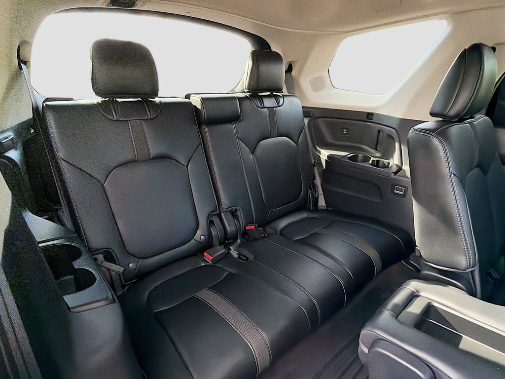 Used 2025 Honda Pilot Touring image 29