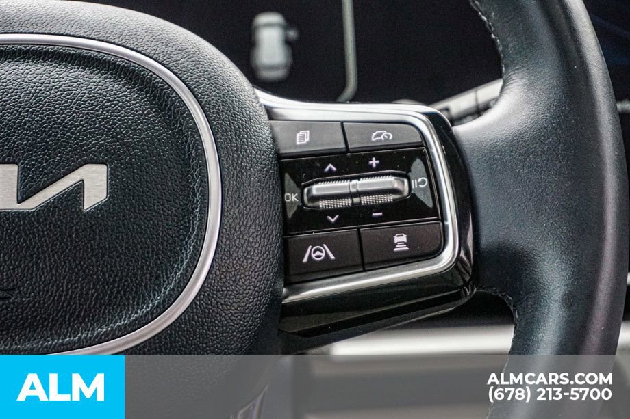 Used 2025 Kia Carnival SX Prestige image 32
