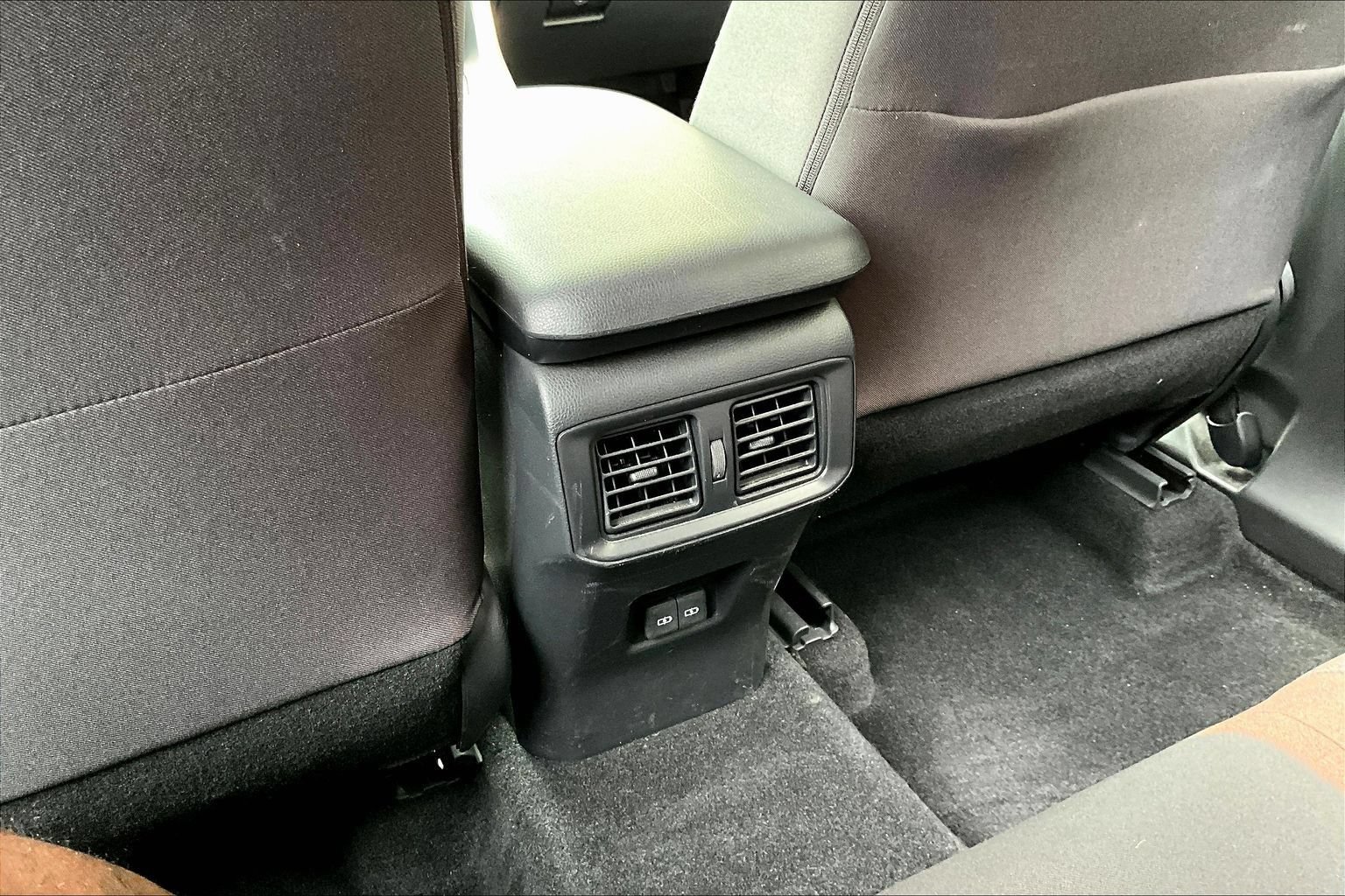 Used 2023 Toyota RAV4 XLE AWD/4WD image 9