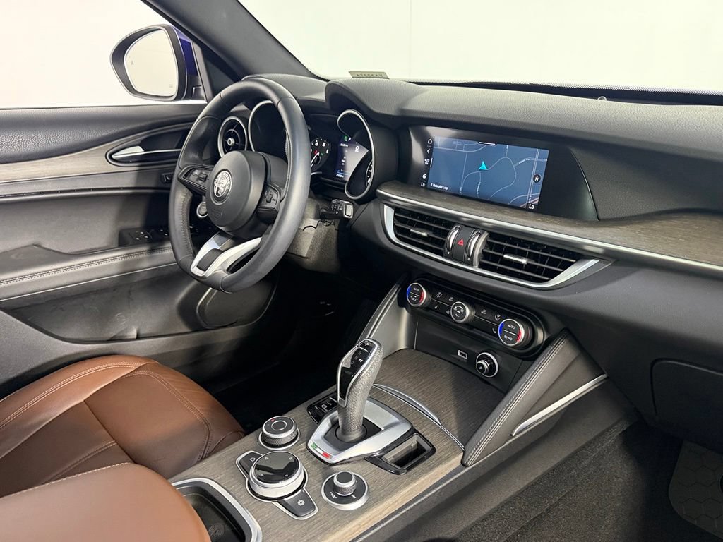 Used 2023 Alfa Romeo Stelvio Ti AWD/4WD image 32