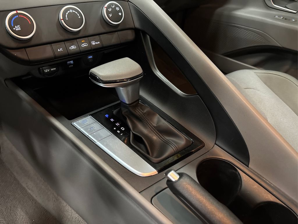 Used 2024 Hyundai Elantra SE image 29