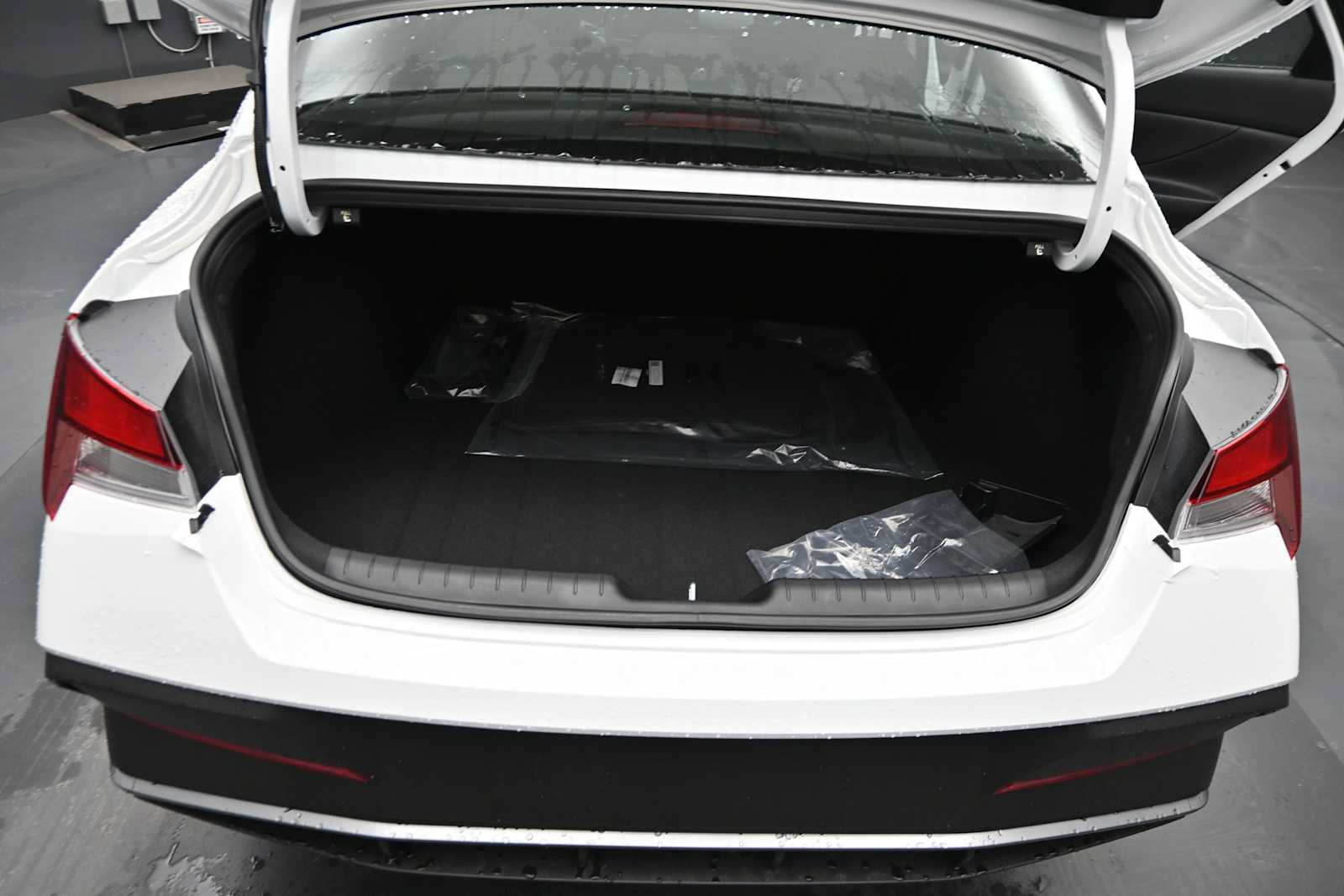 New 2026 Hyundai Elantra SE FWD image 15
