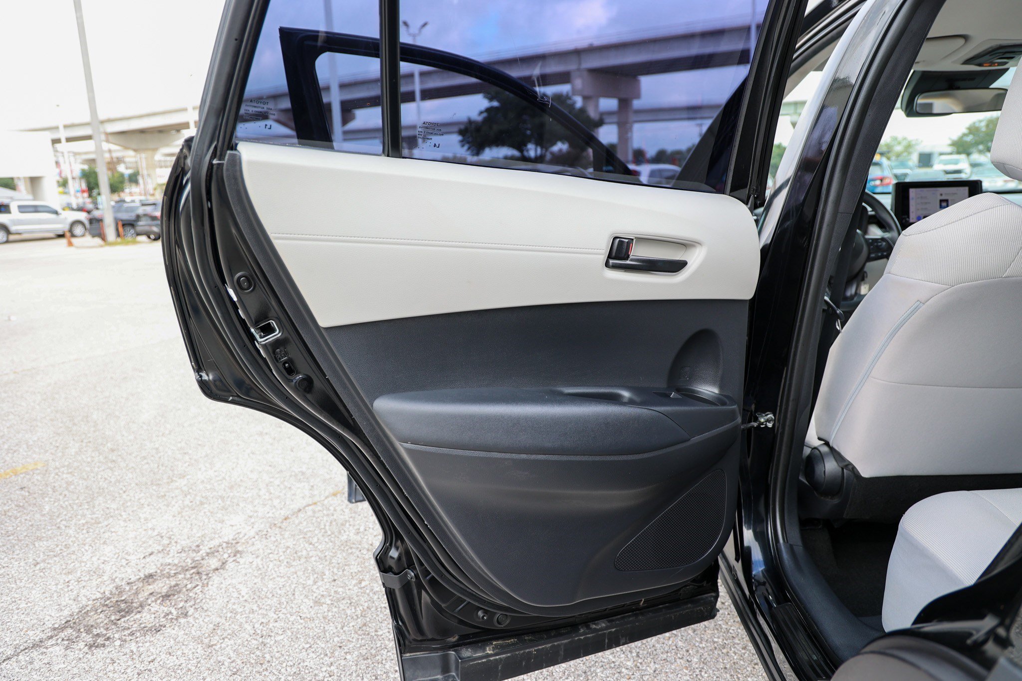Used 2023 Toyota Corolla Cross L AWD/4WD image 31