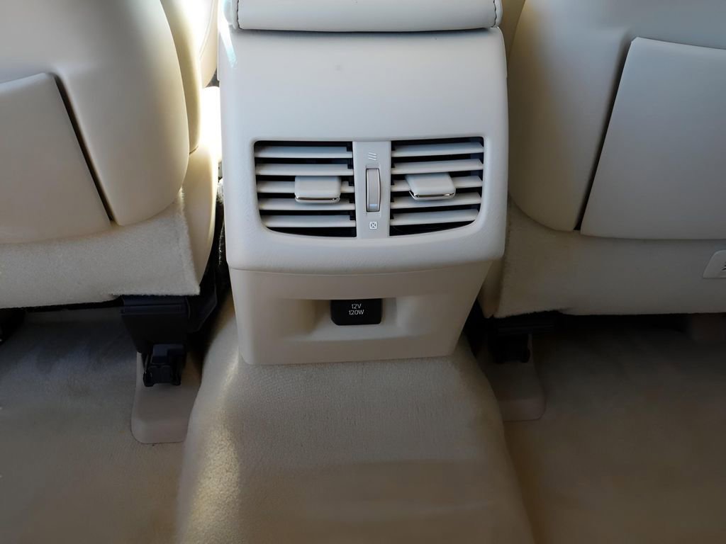 Used 2013 Lexus ES 300h w/ Luxury Pkg image 17