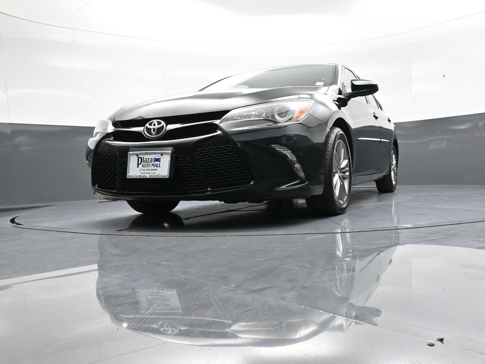 Used 2016 Toyota Camry SE w/ Protection Package (Q2) FWD image 24