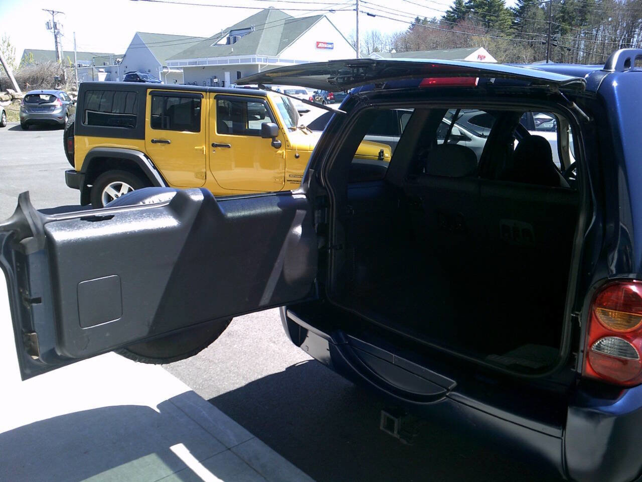 Used 2004 Jeep Liberty Sport w/ PWR Convenience Group AWD/4WD image 23