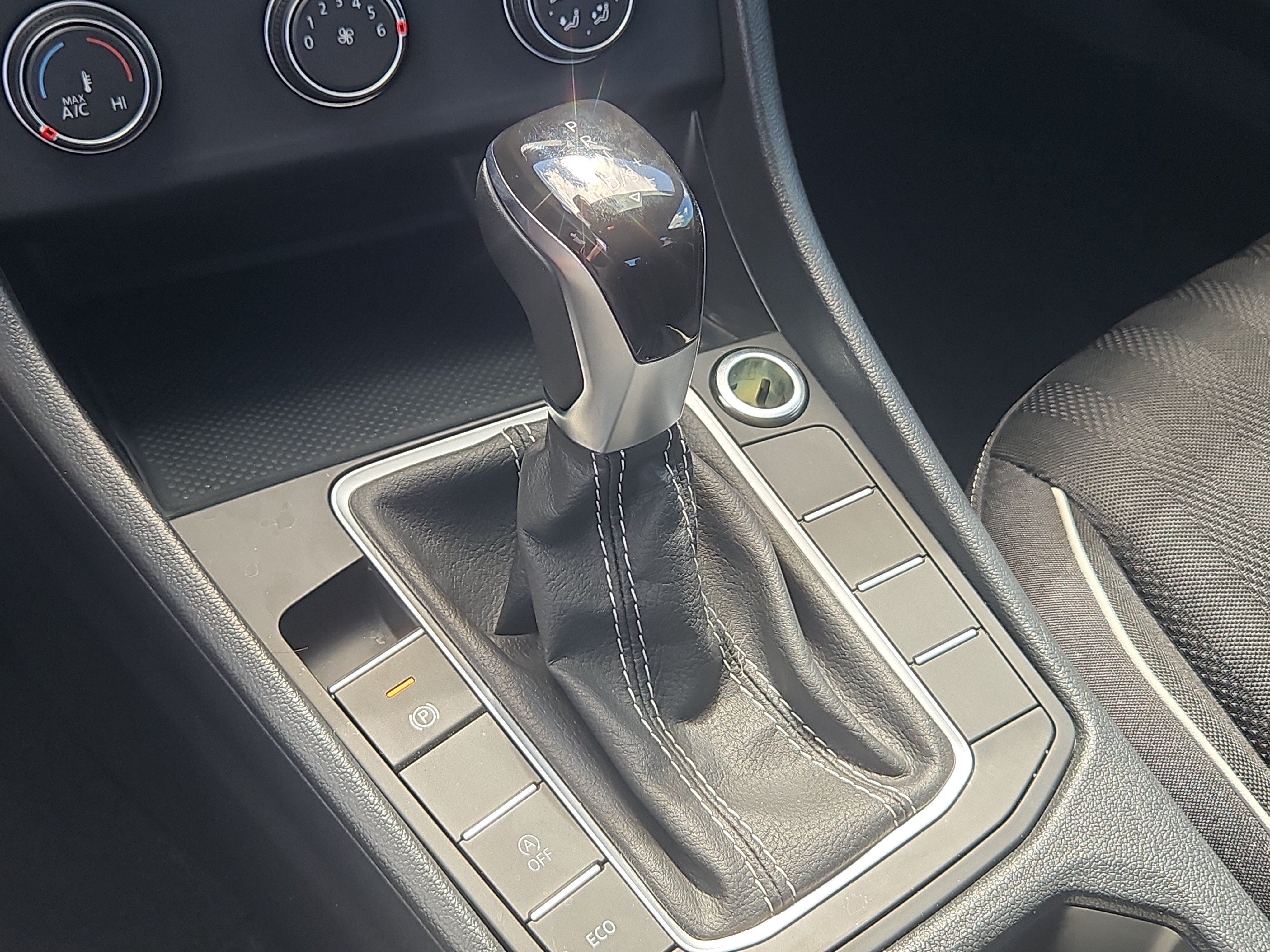 Certified 2024 Volkswagen Jetta Sport FWD image 25