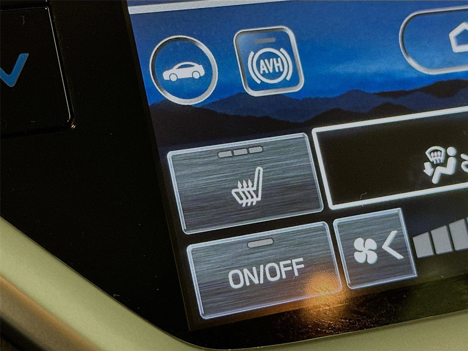 Used 2024 Subaru Ascent Premium w/ Convenience Package image 16