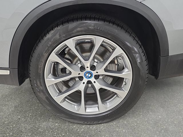 Used 2025 BMW X5 xDrive50e w/ Parking Assistance Package AWD/4WD image 27