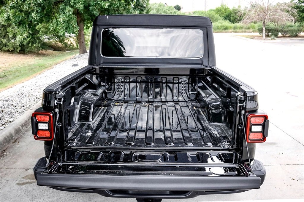 New 2025 Jeep Gladiator Mojave w/ Safety Group image 23