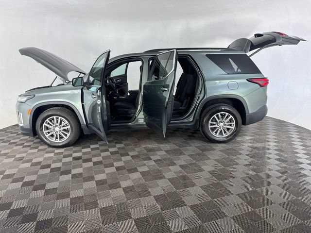 Used 2023 Chevrolet Traverse LT AWD/4WD image 9