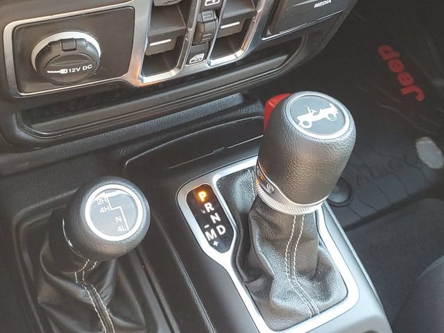 Used 2020 Jeep Wrangler Unlimited Sahara w/ Uconnect 4C Nav & Sound Group AWD/4WD image 29