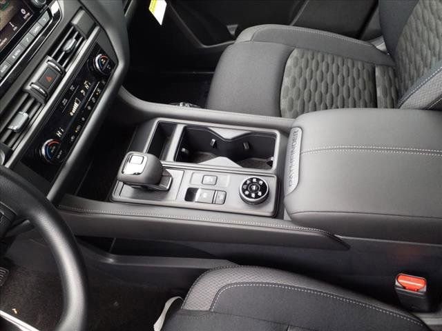 New 2025 Nissan Pathfinder S image 17