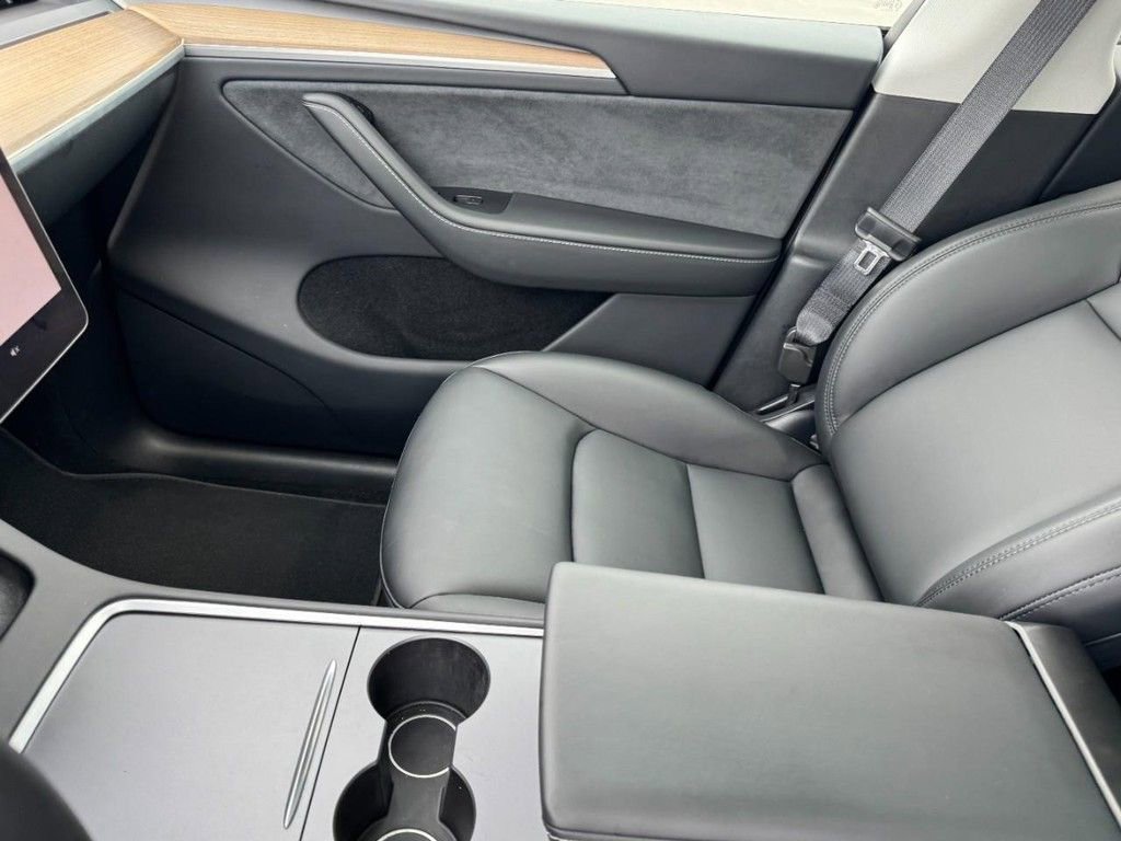 Used 2024 Tesla Model Y Performance image 14