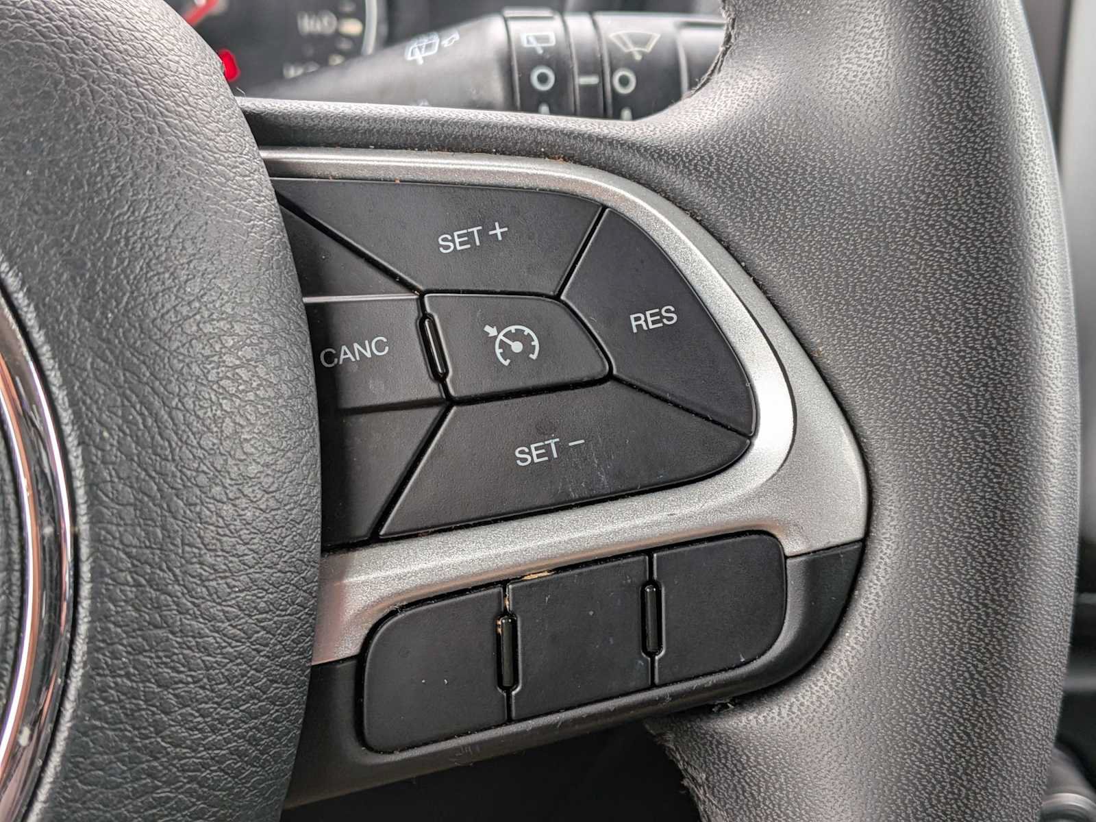 Certified 2020 Jeep Renegade Latitude FWD image 23
