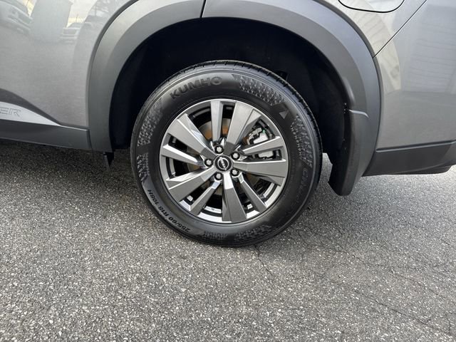 Used 2024 Nissan Pathfinder S image 32