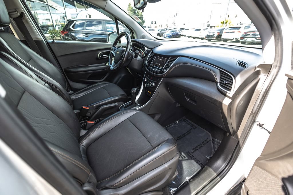 Used 2022 Chevrolet Trax LT w/ Driver Confidence Package AWD/4WD image 22