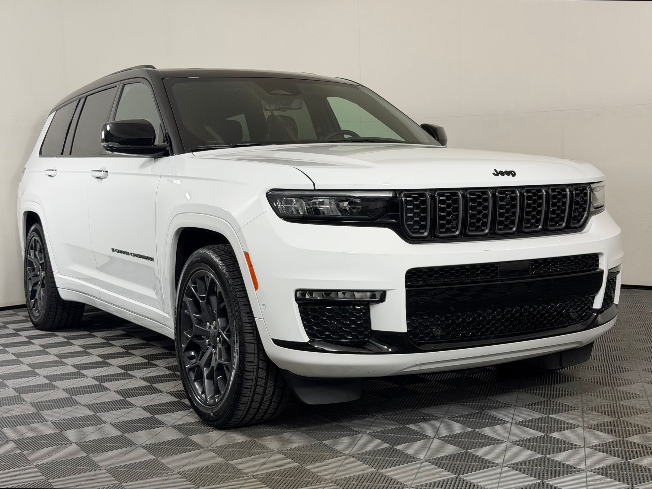 Used 2025 Jeep Grand Cherokee L Summit AWD/4WD image 7
