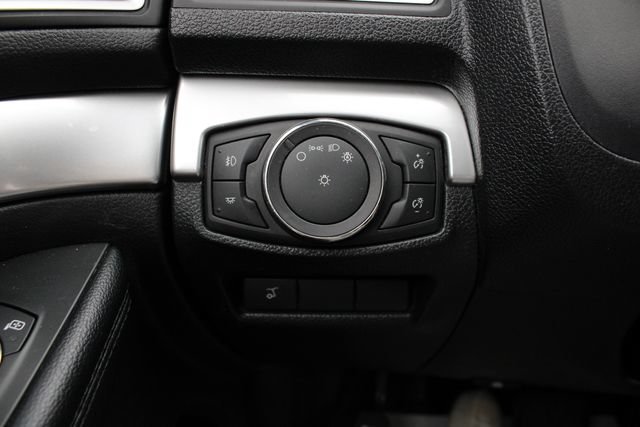 Used 2017 Ford Explorer XLT w/ Equipment Group 202A AWD/4WD image 9