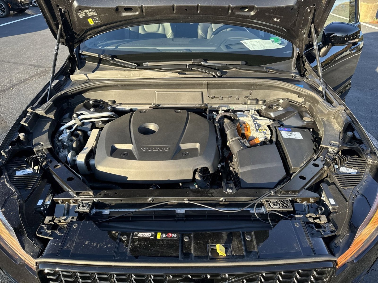 Used 2024 Volvo XC60 T8 Ultimate w/ Protection Package Premier image 37