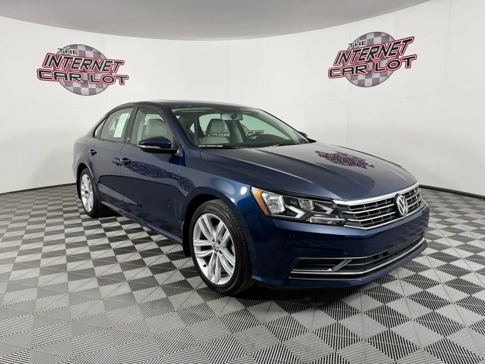 Used 2019 Volkswagen Passat 2.0T Wolfsburg w/ Wheels & Sunroof Package image 9