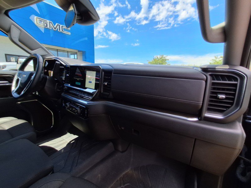 Used 2024 Chevrolet Silverado 1500 LT AWD/4WD image 13
