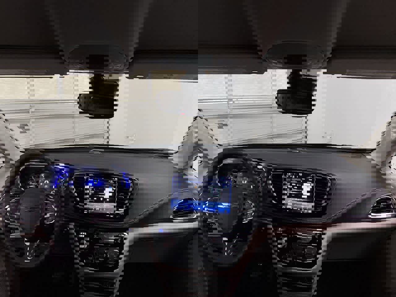 Used 2024 Chrysler Pacifica Select image 13