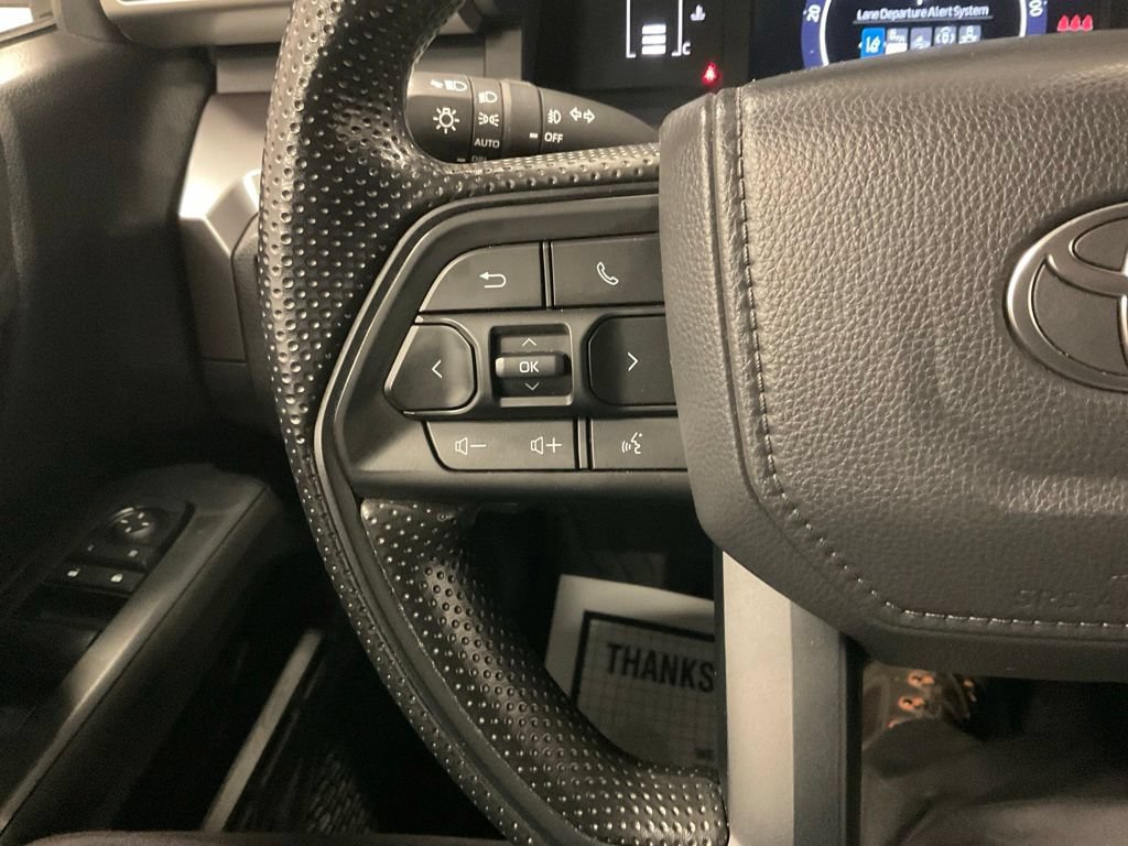 Used 2025 Toyota Tacoma SR5 AWD/4WD image 16