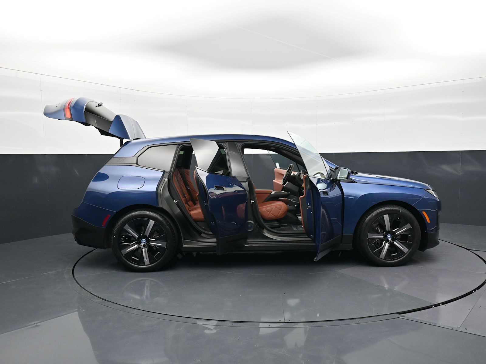 Certified 2023 BMW iX xDrive50 w/ Premium Package AWD/4WD image 35