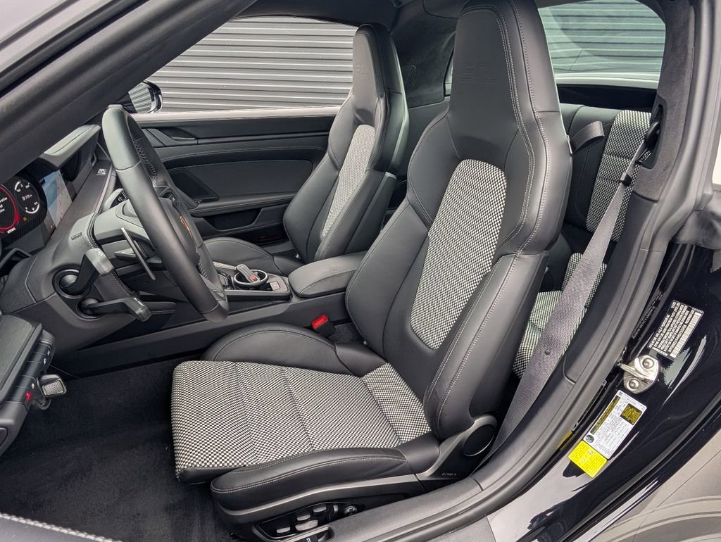Used 2024 Porsche 911 image 5