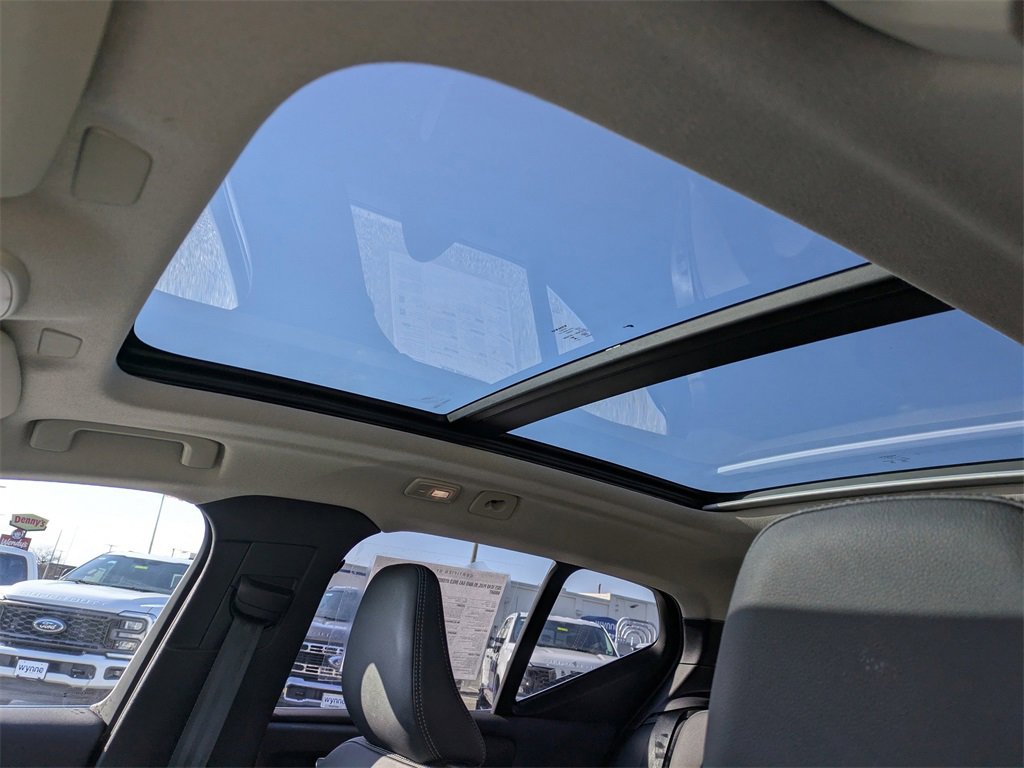 Certified 2025 Volvo XC40 B5 Plus image 20