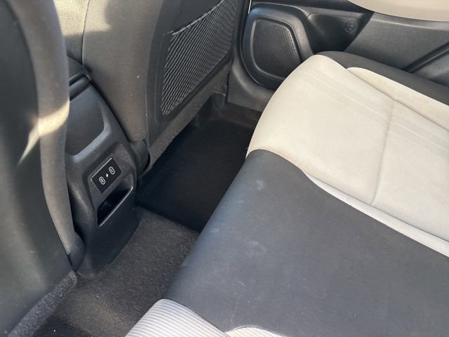 Used 2024 Hyundai Venue SEL image 31