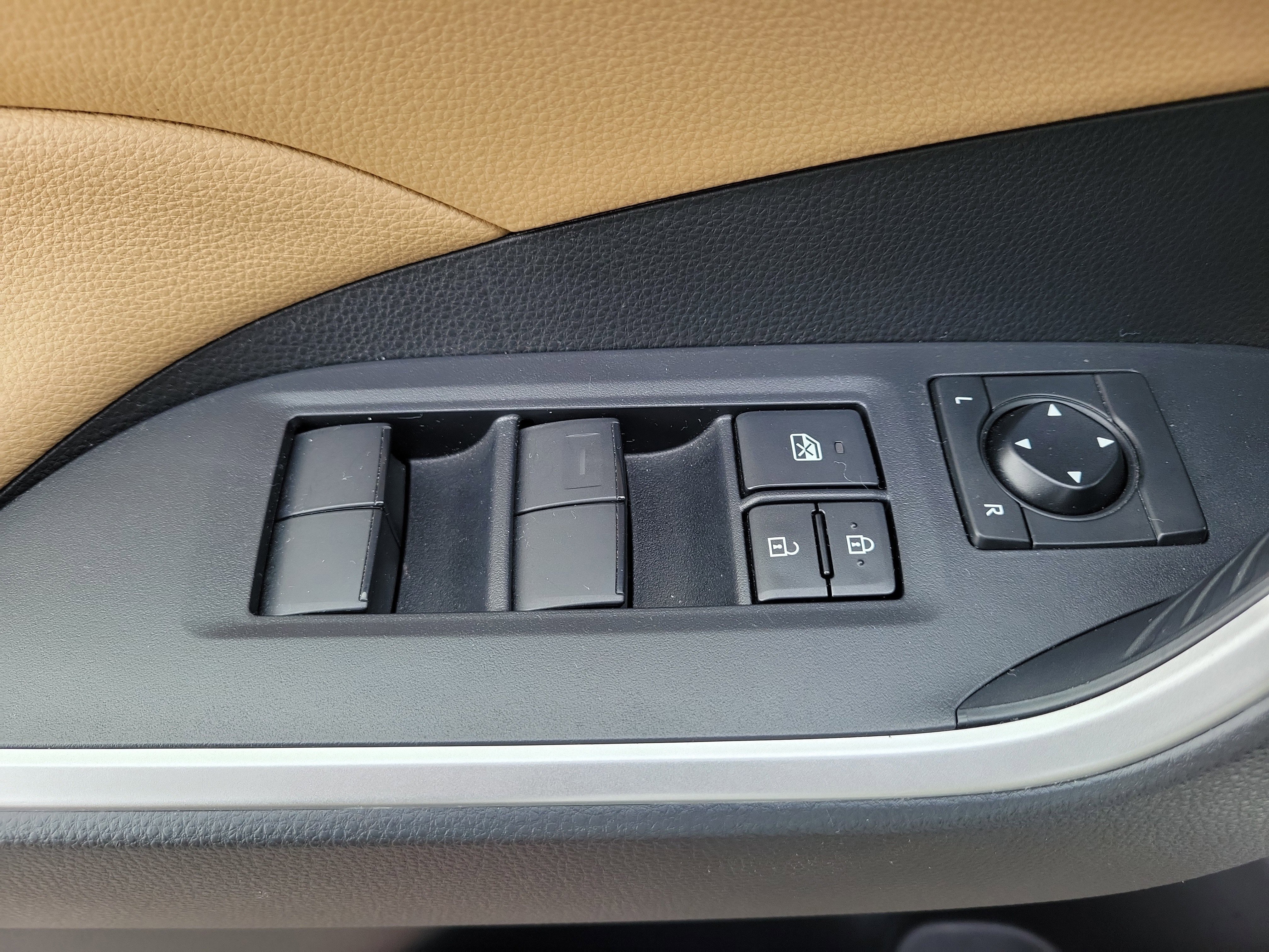 Used 2023 Toyota RAV4 LE image 17